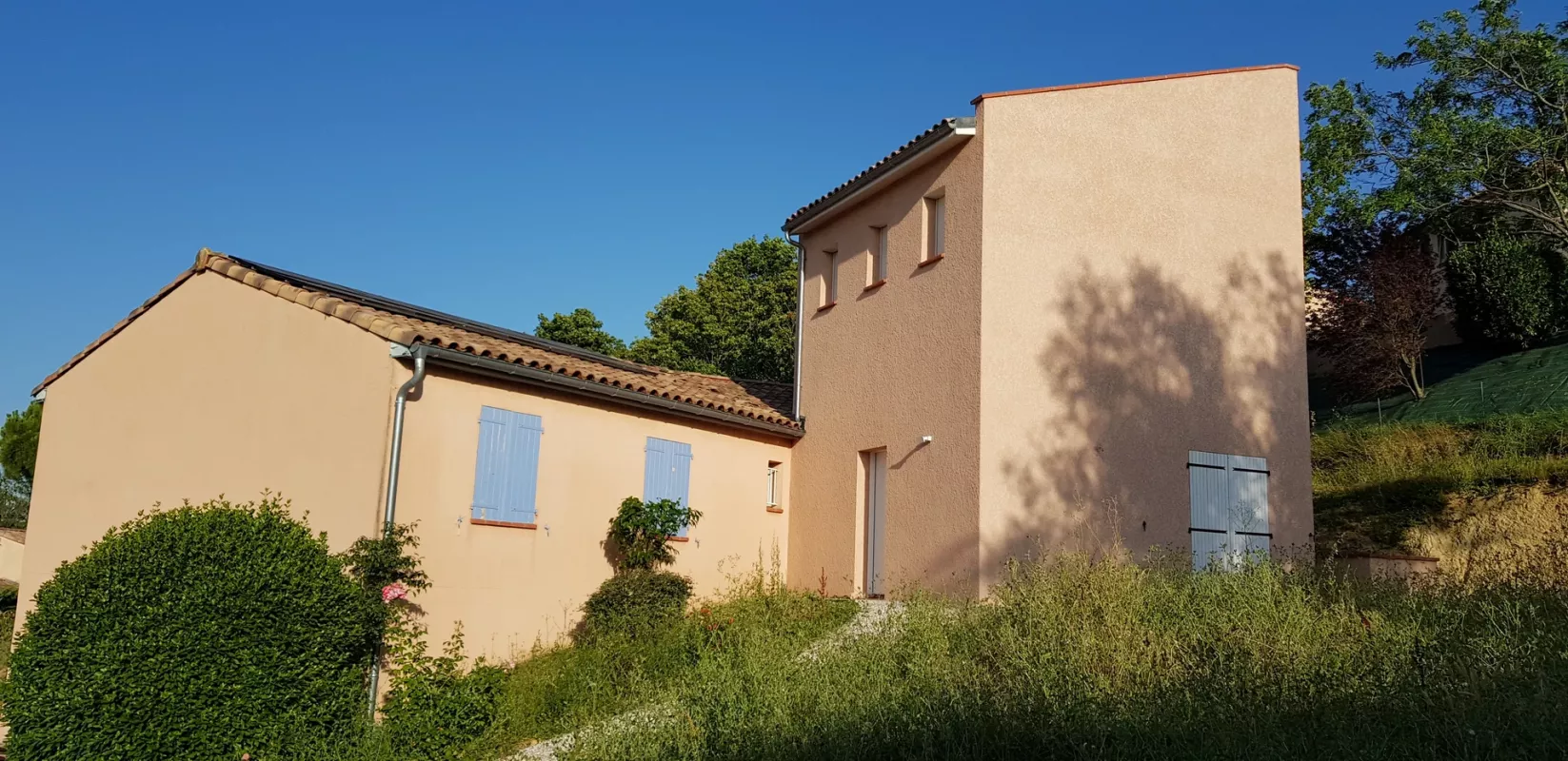 Extension en forme de pigeonnier R+1 à Verfeil en Haute-Garonne, articulée avec la maison plain-pied existante